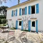 Family Of 150m2 With Swimming Pool In * Йер
