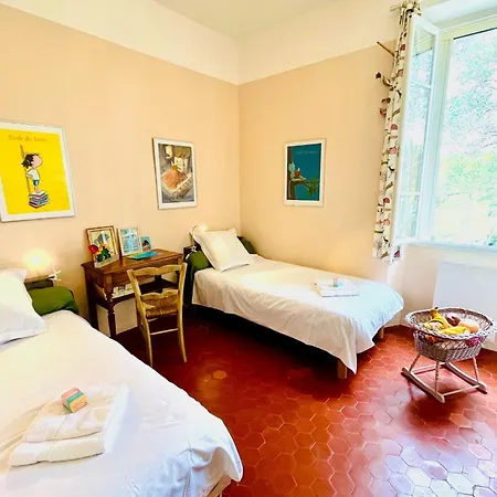 Family Of 150m2 With Swimming Pool In Holiday home *