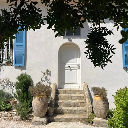 Family Of 150m2 With Swimming Pool In