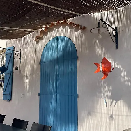 Family Of 150m2 With Swimming Pool In