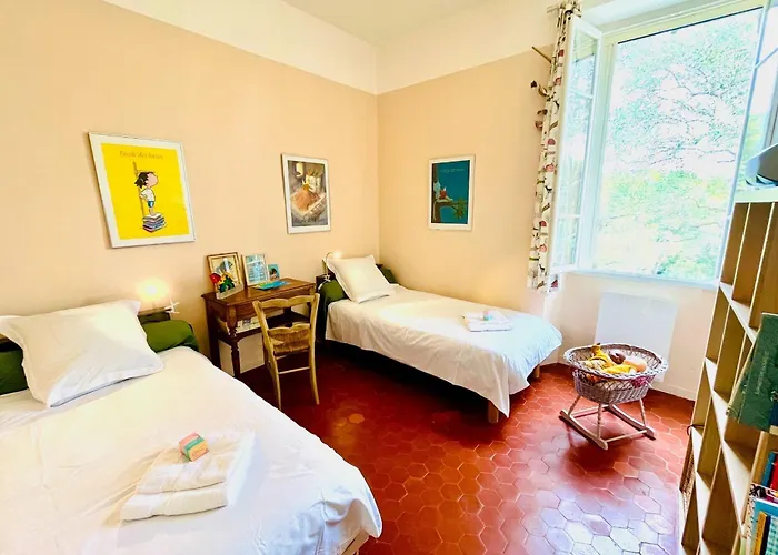 Family Of 150m2 With Swimming Pool In Holiday home *